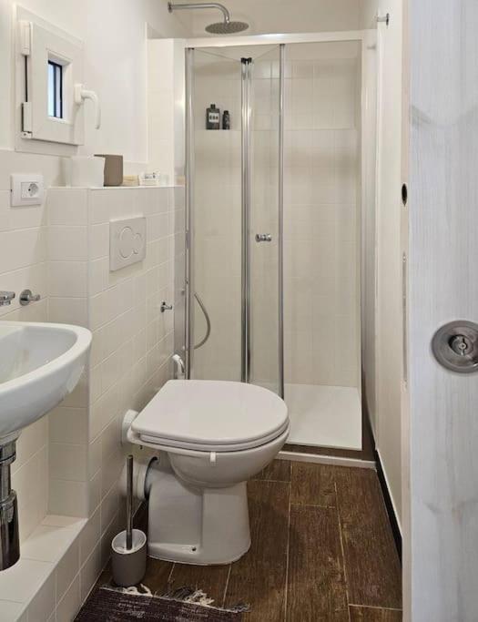 Rosy'S House Un Attico A Due Passi Dall'Acquario Parking Free Apartment Genoa Luaran gambar