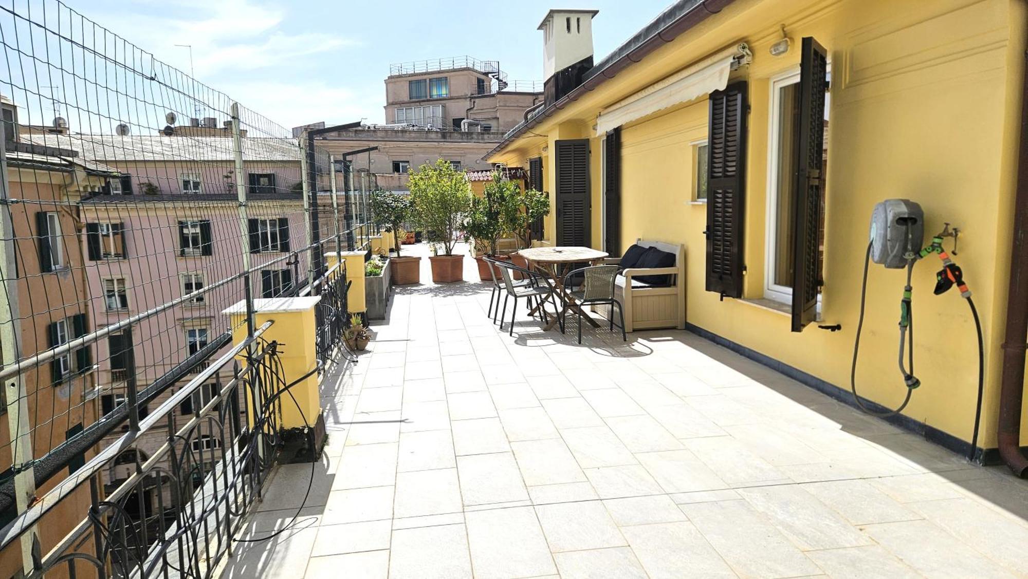 Rosy'S House Un Attico A Due Passi Dall'Acquario Parking Free Apartment Genoa Luaran gambar